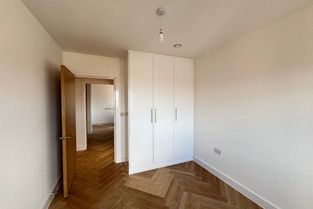 12 1, Guardhouse Way, London photo 3