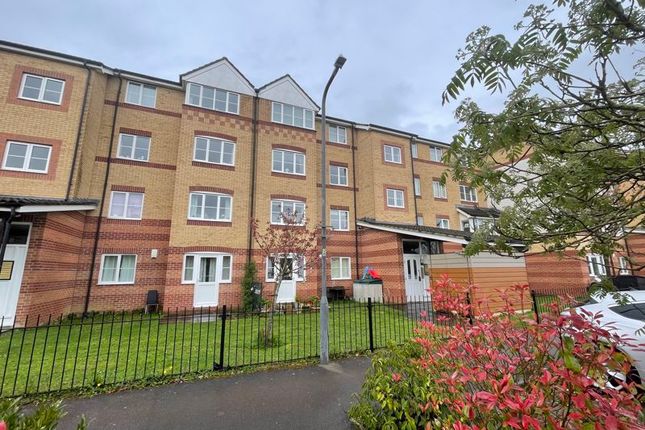 Flat for sale in Peatey Court, Princes Gate, High Wycombe