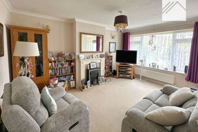 16 Miltsin Avenue, Canvey Island photo 4