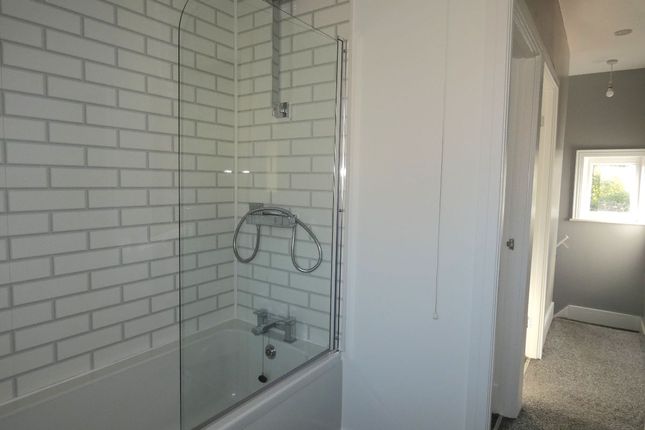 83 Carlinghow Lane, Batley photo 4