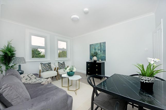 Flat for sale in Mattock Lane, London