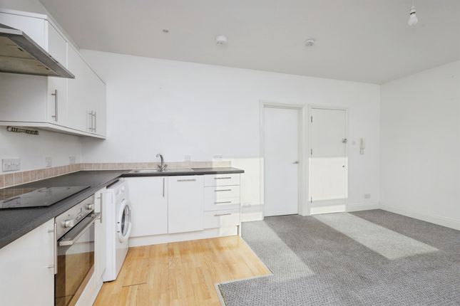 Flat 2, 82, Longstone Road, Eastbourne photo 3