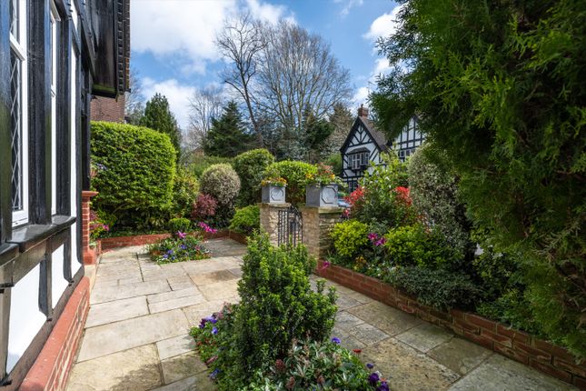 Detached house for sale in Vale Close, London