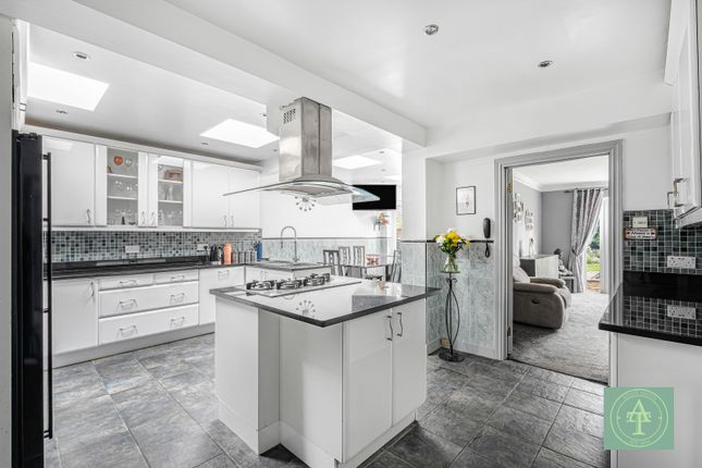 6, Ridings Avenue, London photo 4