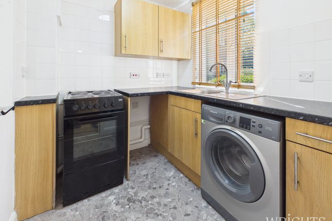 8, Walsingham Close, Hatfield photo 3