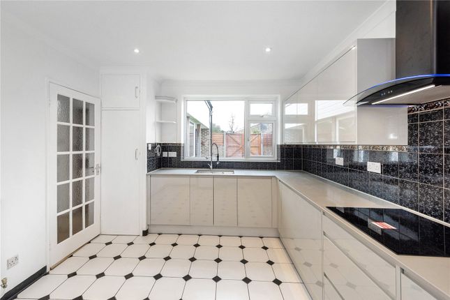 5, Lakeside Close, Edenbridge photo 4