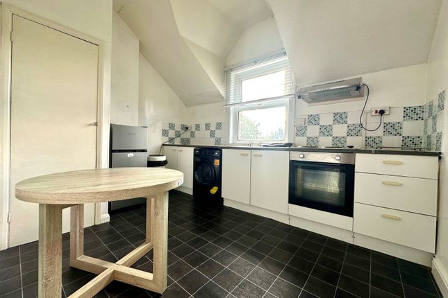 Flat D, 76, Cuthbert Road, Kent photo 3