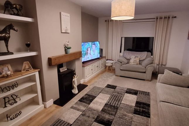 28, Birmingham Lane, Holmfirth photo 3