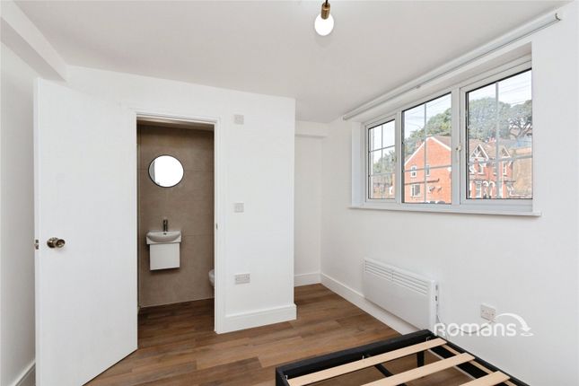 Room 4, 150, Queens Road, Hampshire photo 2