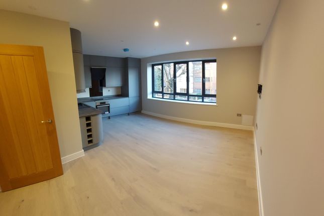 4, Meadrow, Godalming photo 3
