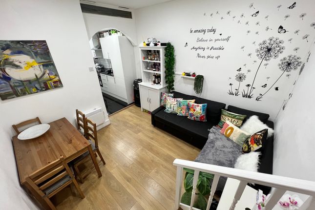 Braydon Road, London photo 2