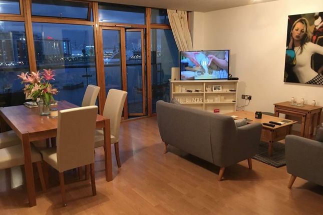 Thumbnail Flat to rent in Western Beach Apartments, 36 Hanover Avenue, West Silvertown, Royal Victoria Docks, London