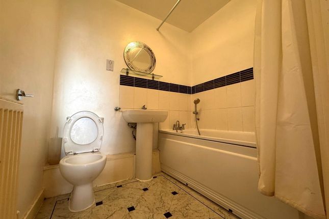 Flat 59, 10 Cameron Crescent, Edgware photo 4