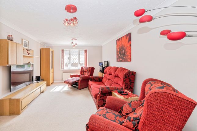 25, Thellusson Way, Rickmansworth photo 2