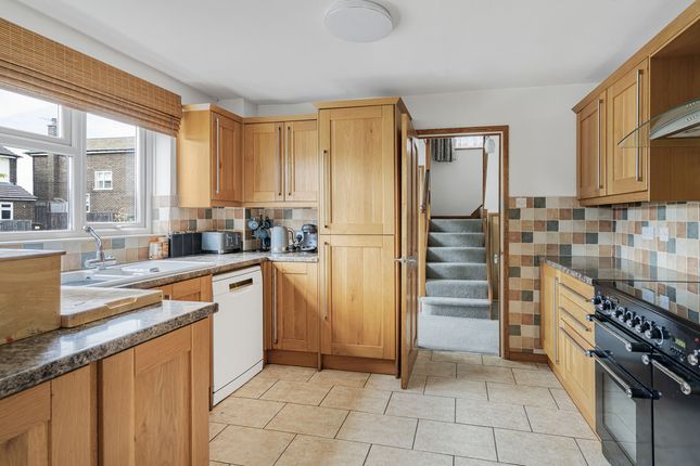 11, Lower Farm Close, Shabbington photo 3