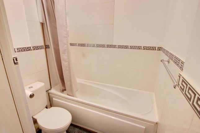 Flat 3, 34-36 West End, Westbury photo 4