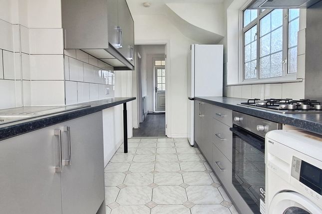 68, Kingsley Avenue, Southall photo 3