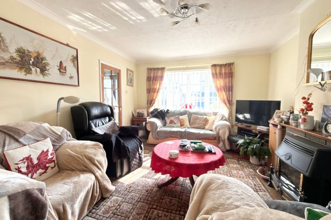 27, Midfield Estate, Pontypool photo 4