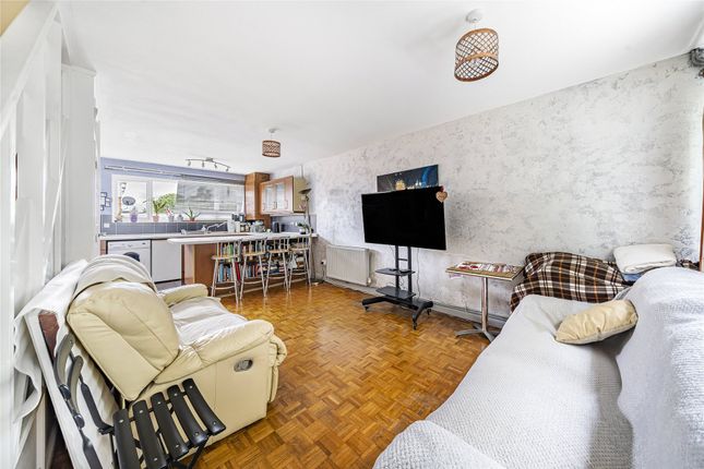 Thumbnail Maisonette for sale in Walton-On-Thames, Surrey