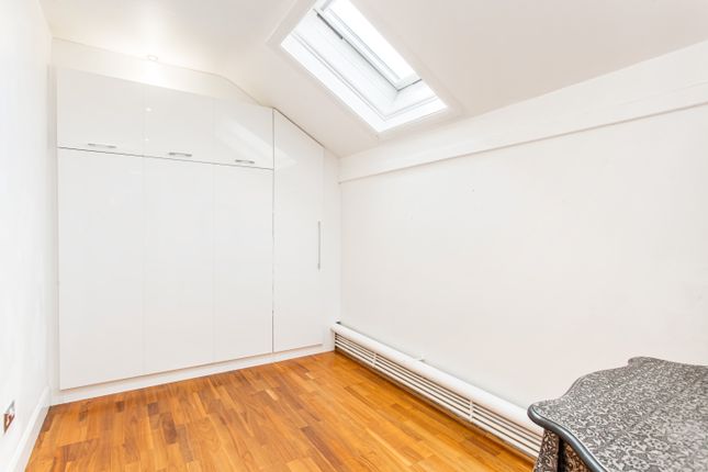 Penthouse for sale in Dalston Lane, London