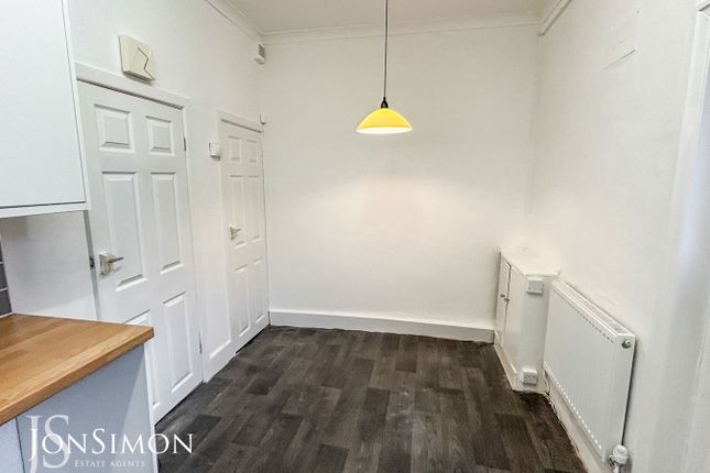5, Shaw Street, Rossendale photo 4