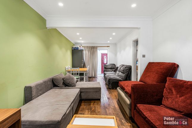 31, Medway Drive, Greenford photo 4