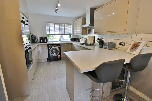 20, Simpson Close, Fareham photo 3