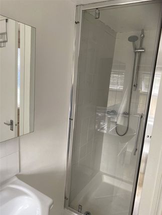 Flat 2, 6, Honley Road, London photo 5
