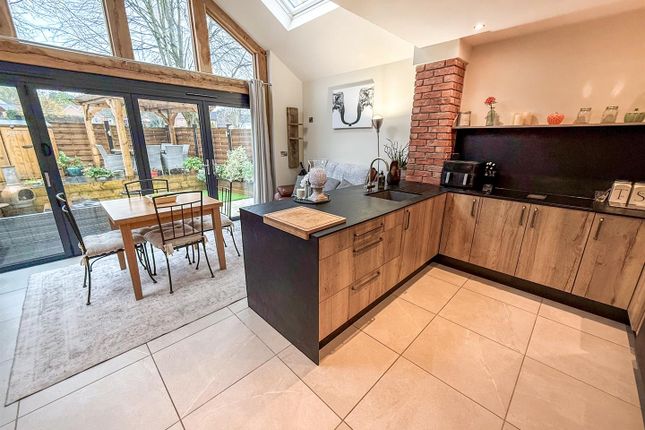 Kitchen/ Dining Room