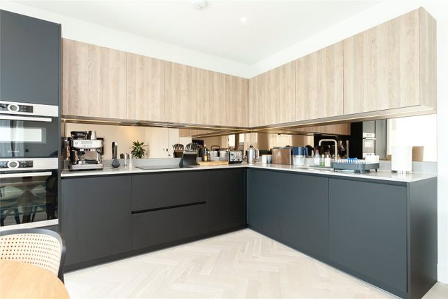 Flat 203, 33, Andrews Road, London photo 2