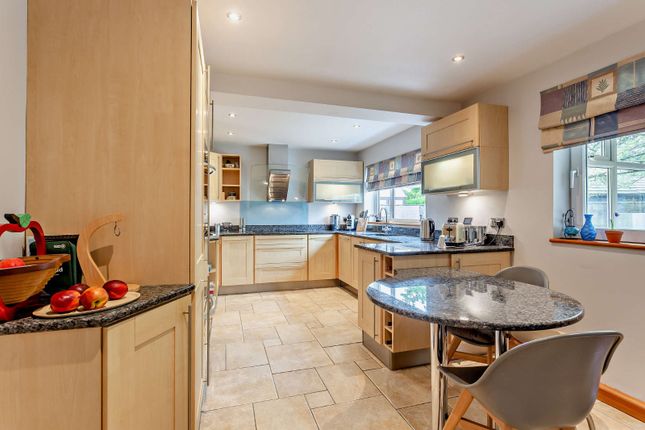 48, Robert Franklin Way, South Cerney photo 2