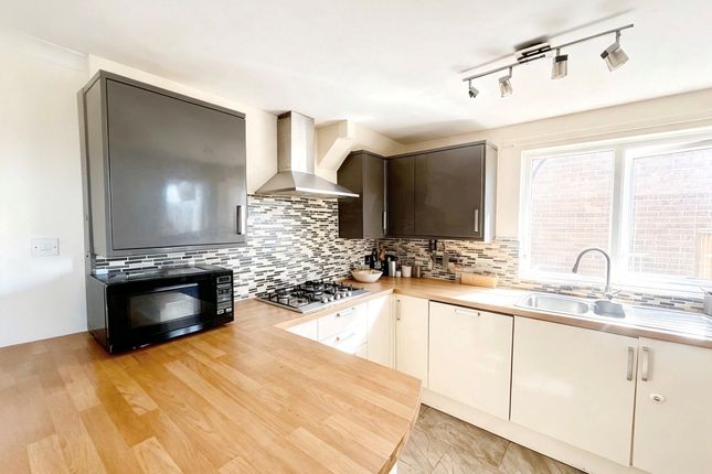 25, Langham Way, Ivybridge photo 2