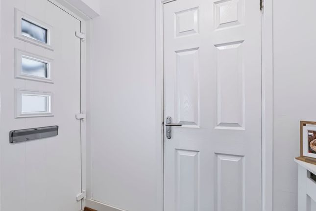 18 The Paddocks, Pontypridd photo 2