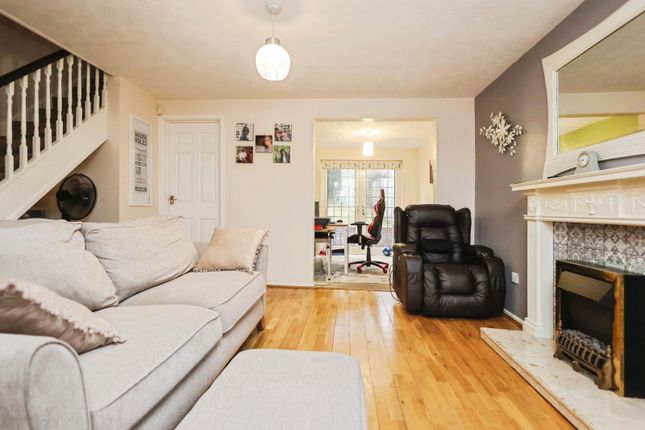 33, Warrington Drive, West Midlands photo 4
