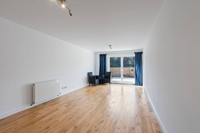 Flat 3, 3 Salamander Court, Leith, Edinburgh, EH6 7JE photo 2