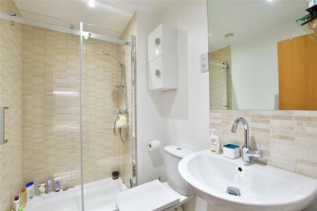 Flat for sale in Ilford Hill, Ilford, Essex