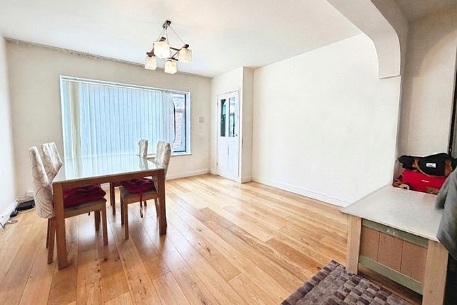 9, Scott Close, West Drayton photo 4