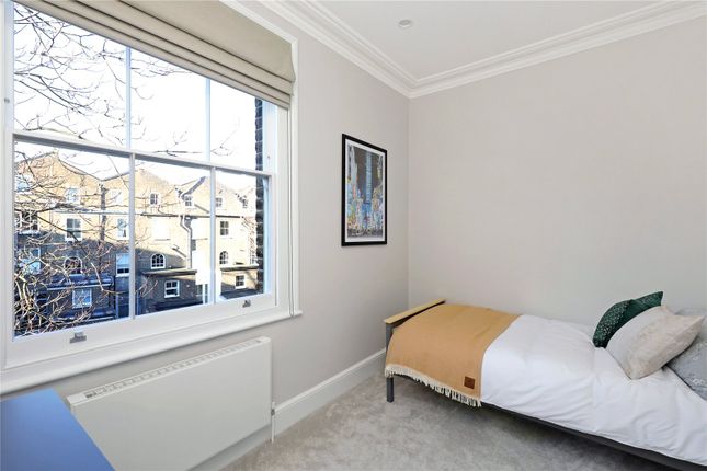 Flat to rent in Kensington Gardens Square, Bayswater