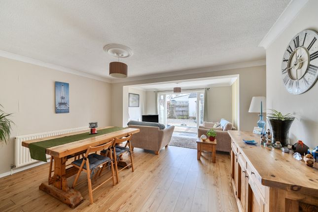 4, Maunsell Way, Swindon photo 4