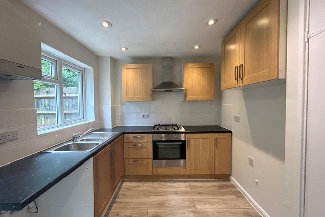 33, Cross Gates Close, Bracknell photo 2