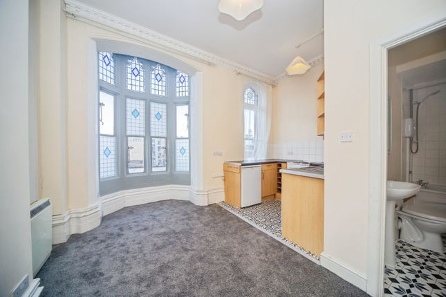 Flat 5, Holyrood Chambers, 125A, High Street, Hampshire photo 3