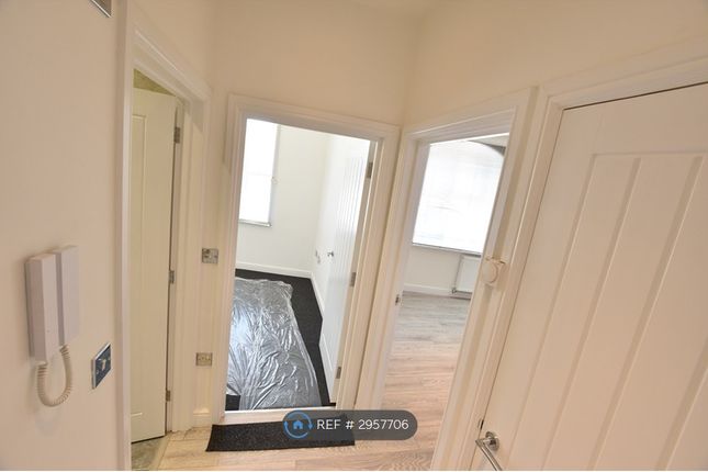 Flat  The Compasses, Farley Hill, Luton photo 3