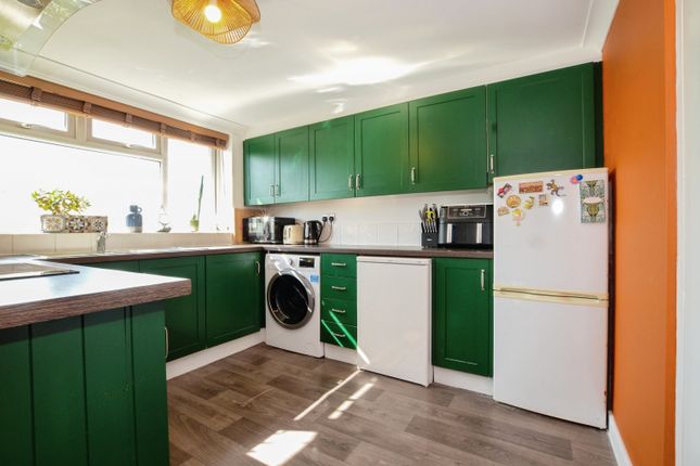 Flat 2, 61a, Beverley Gardens, Wembley photo 2