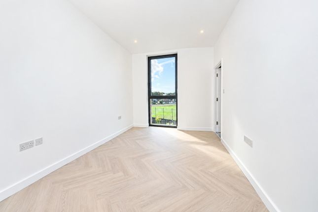 Pavilion Court, Ealing photo 4