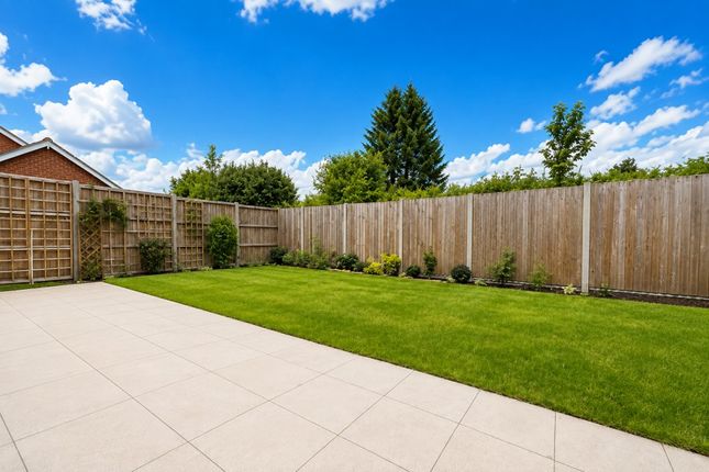 27, St Thomas Close, Chilworth photo 4