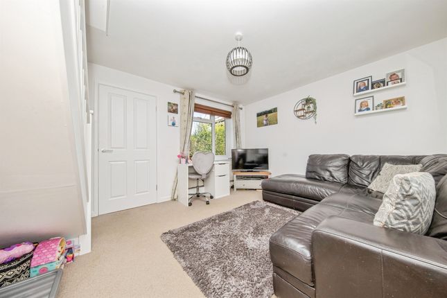 18, Eve Balfour Way, STOWMARKET photo 2