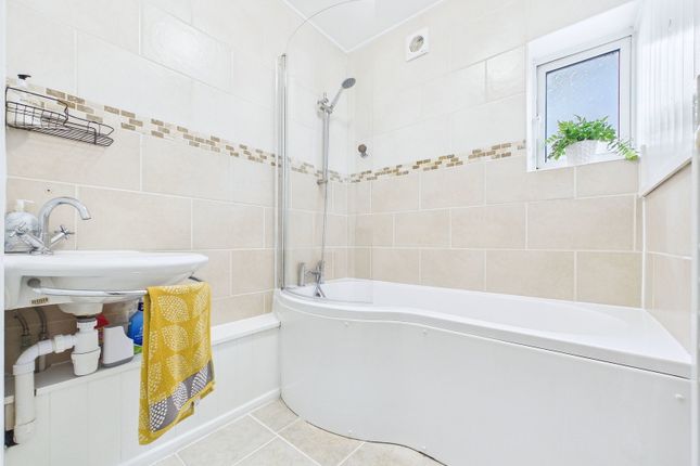 6, Chinkwell Rise, Torquay photo 2
