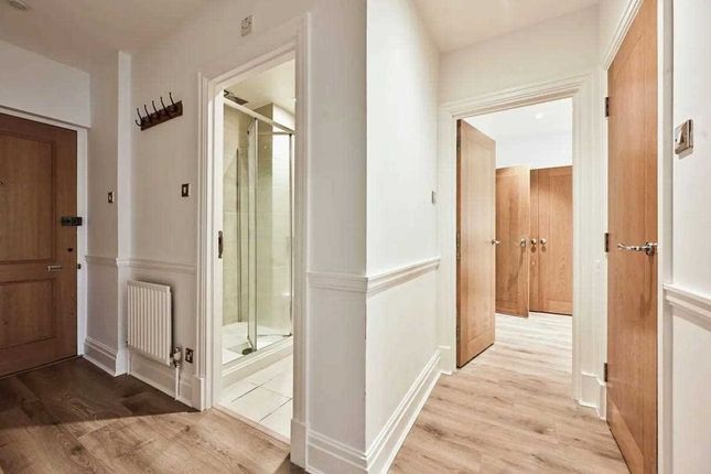 Warren House, Beckford Close, London photo 4