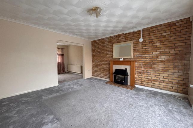 82, Hilltop, Llanelli photo 3