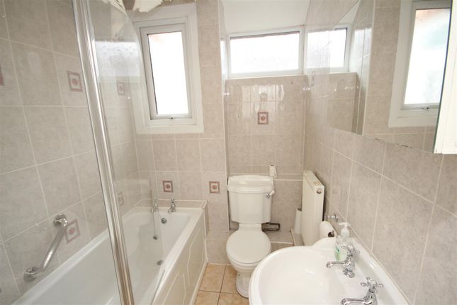21, Madrid Road, Surrey photo 5
